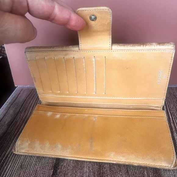 Chanel bifold wallet - Picture 2 of 6